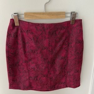 Pink crocodile print leather mini skirt (Editorial)